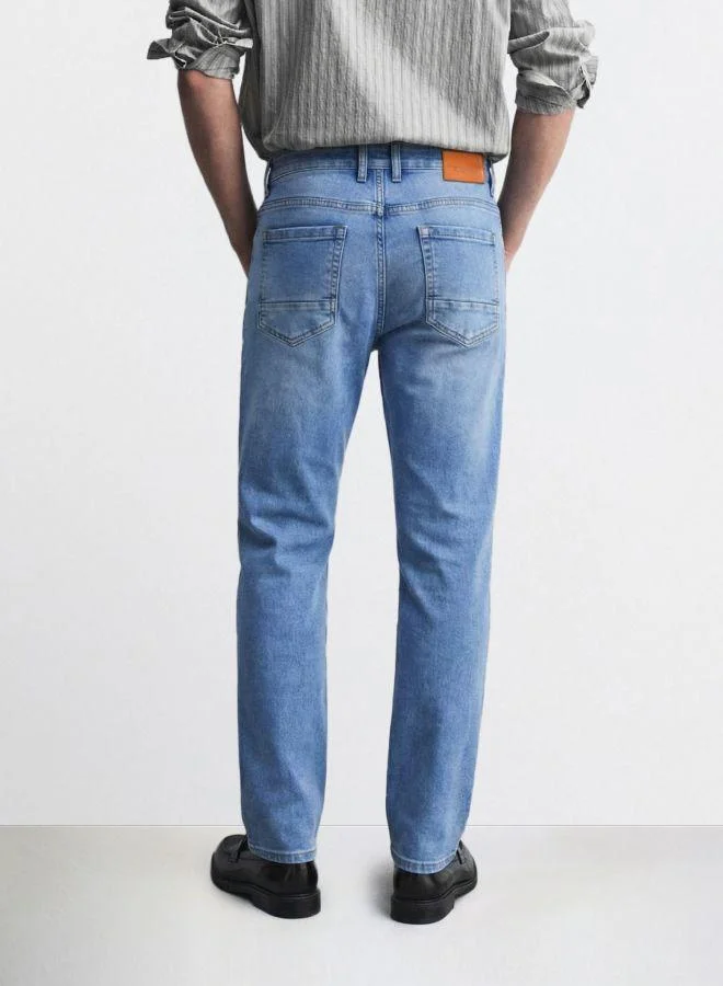 The Indian Garage Co Men Slim Fit Solid Scoop Pocket Mid-Rise Jeans